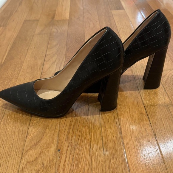Glamorous Black Croc-Embossed Heels - Picture 1 of 5